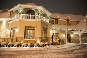 10-mikkelpaige-gina_chris-winter_wedding_inn_new_hyde_park-sneak_peek